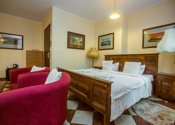 Pod Kasztanami Hotel 2*