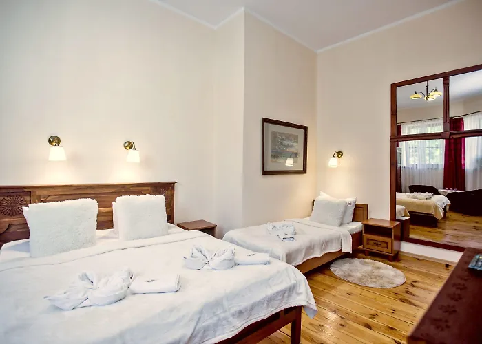 Pod Kasztanami Hotel 2*